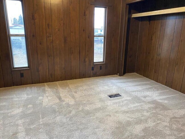 Foto del edificio - 954 N McCue St