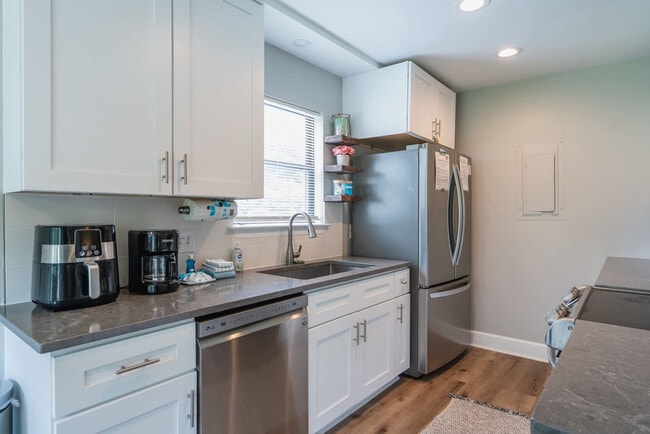 Building Photo - 77 Lighthouse Rd