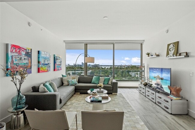 Building Photo - 10201 Collins Ave