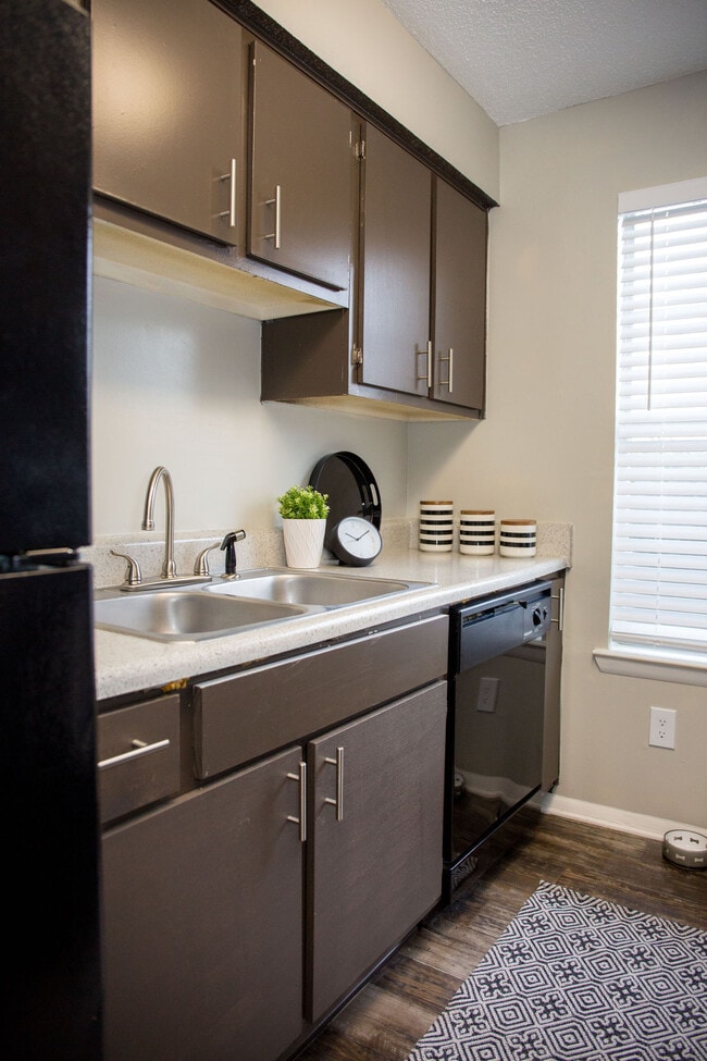 Building Photo - Brooks Crossing Apartments