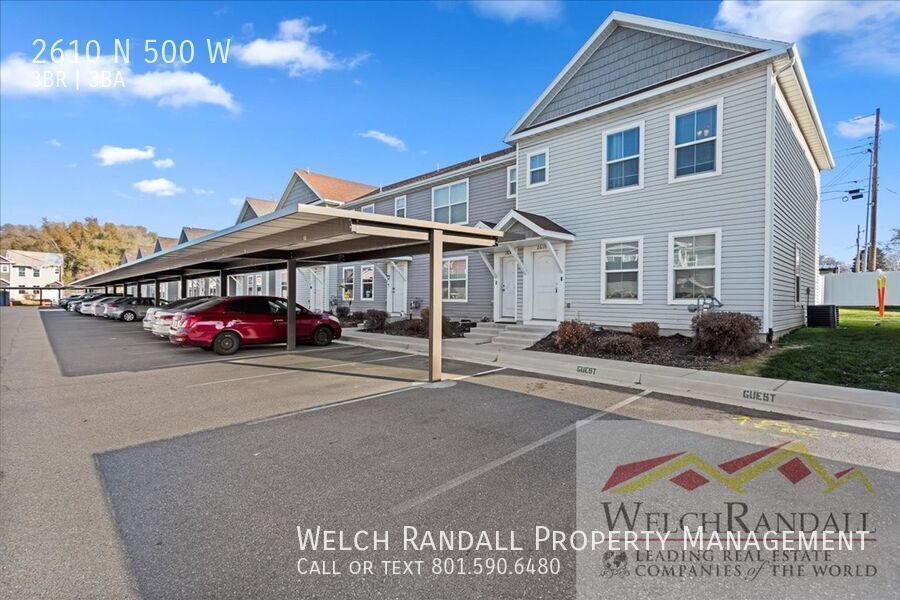 Primary Photo - Beautiful Townhome in Sunset