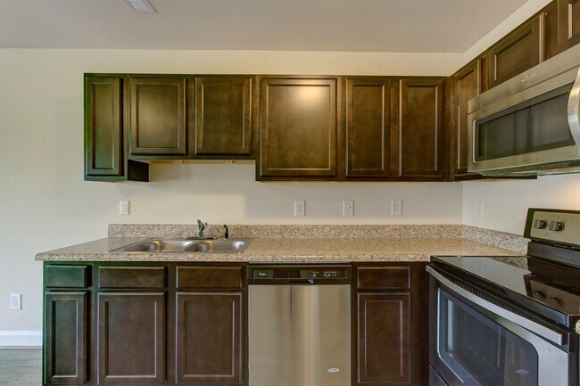 Foto del edificio - Two Story Townhome!