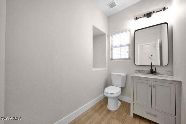 Building Photo - 3941 E Cat Balue Dr