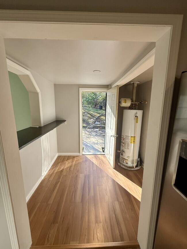 Entrada trasera hacia la puerta trasera - 728 47th Way S