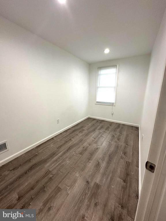 Foto del edificio - 2654 Wilkens Ave