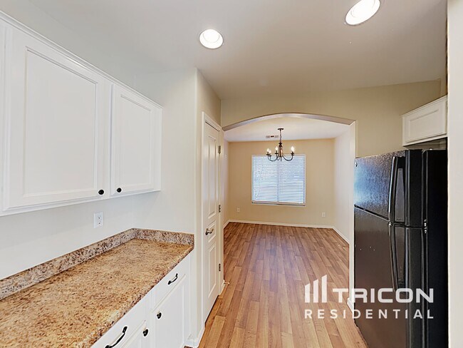 Building Photo - 30568 N Zircon Dr