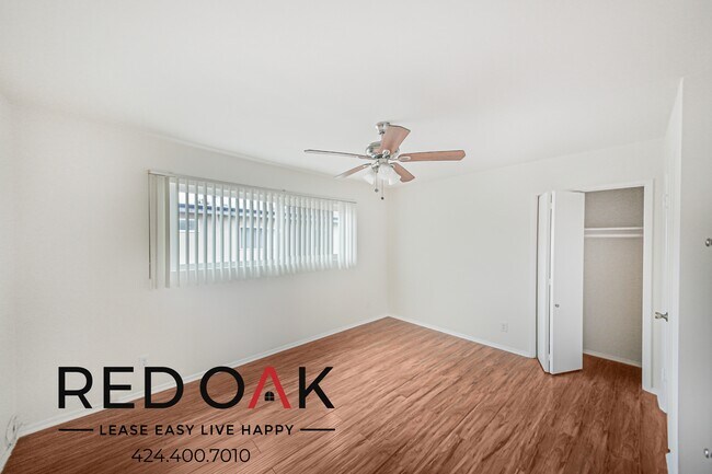 Foto del edificio - Spacious Three Bedroom with Tons of Natura...