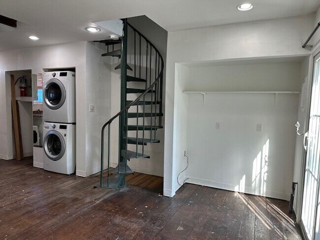 Foto del edificio - 1325 Bartine St