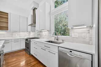 Building Photo - 1317 Lakin St