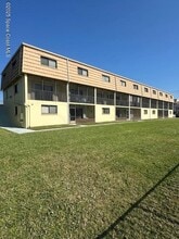 Building Photo - 7101 Ridgewood Ave