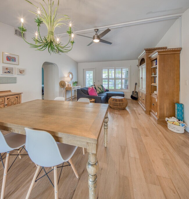 Foto del edificio - 1218 N Ocean Breeze