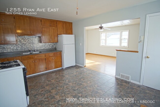 Foto del edificio - 1255 Ryan Ave E