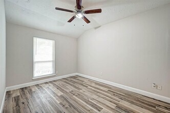 Building Photo - 6802 Glenray Dr