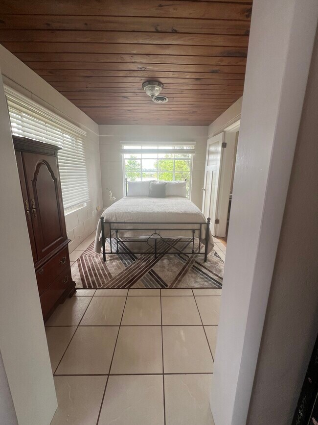 Foto del edificio - 8330 Honolulu Dr