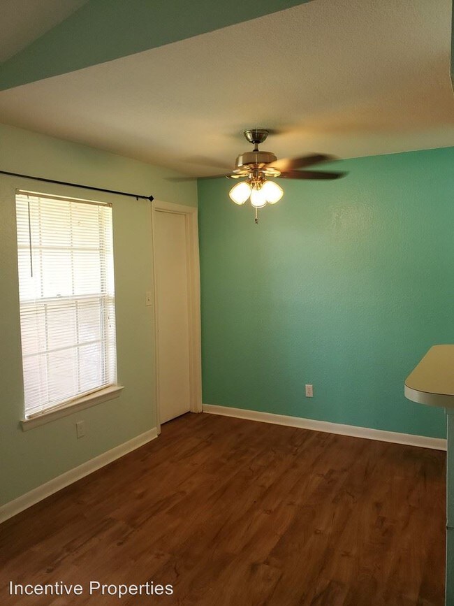 Foto del edificio - 5545 Devonbriar Way