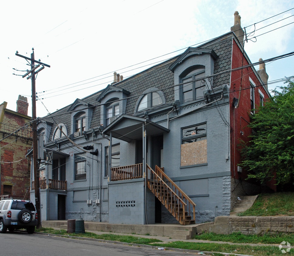 Primary Photo - 8-14 E 16th St
