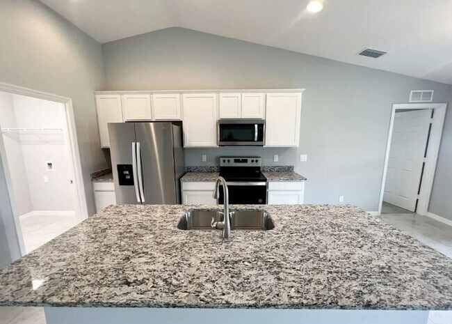 Building Photo - 3 Bedroom + Den - 2 Bathroom- NE Cape Coral