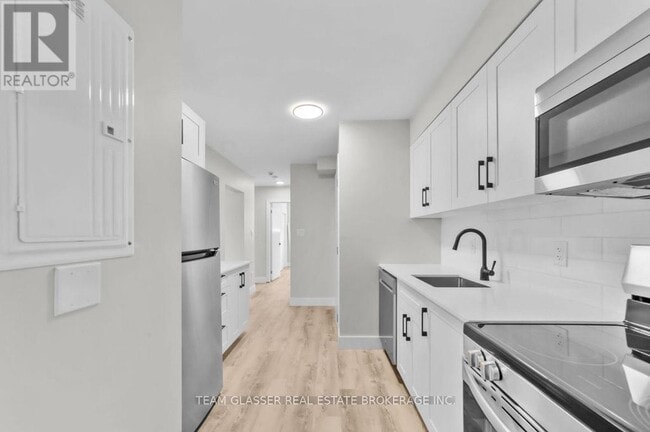 Building Photo - 400 Scenic Dr