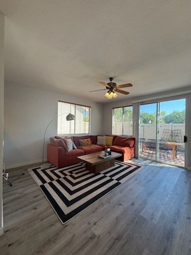 Foto del edificio - Nicely Renovated Home in Gated Community -...
