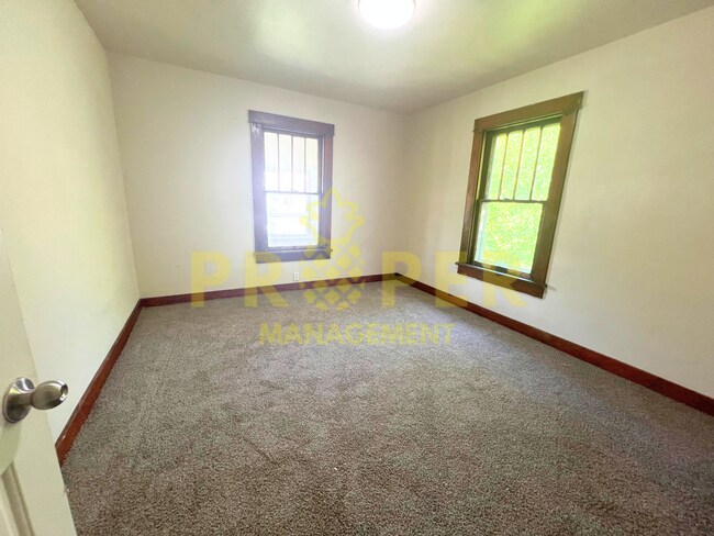 Foto del edificio - 2 bedrooms 1 bathroom house