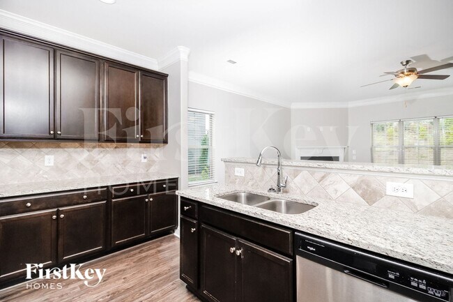 Building Photo - 5601 Marblehead Dr