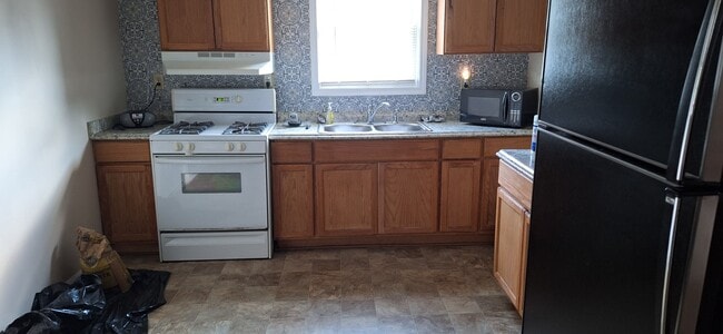 Kitchen - 1785 Edgefield Rd