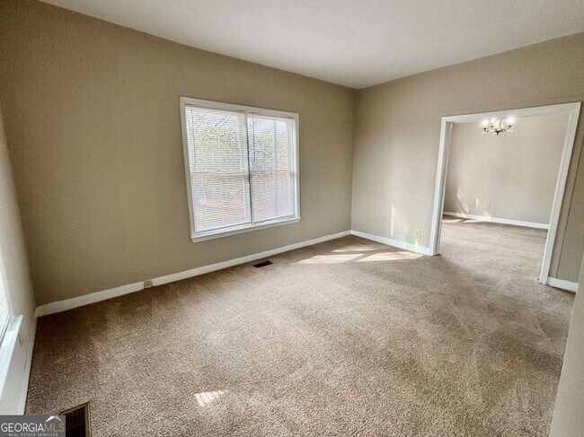 Foto del edificio - 3302 N Bogan Rd NE