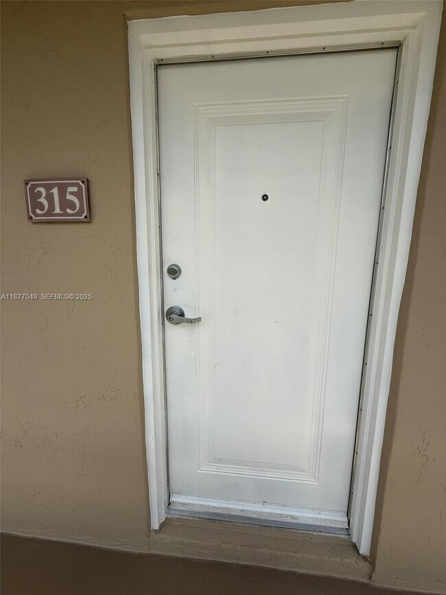 Foto del edificio - 8101 Camino Real