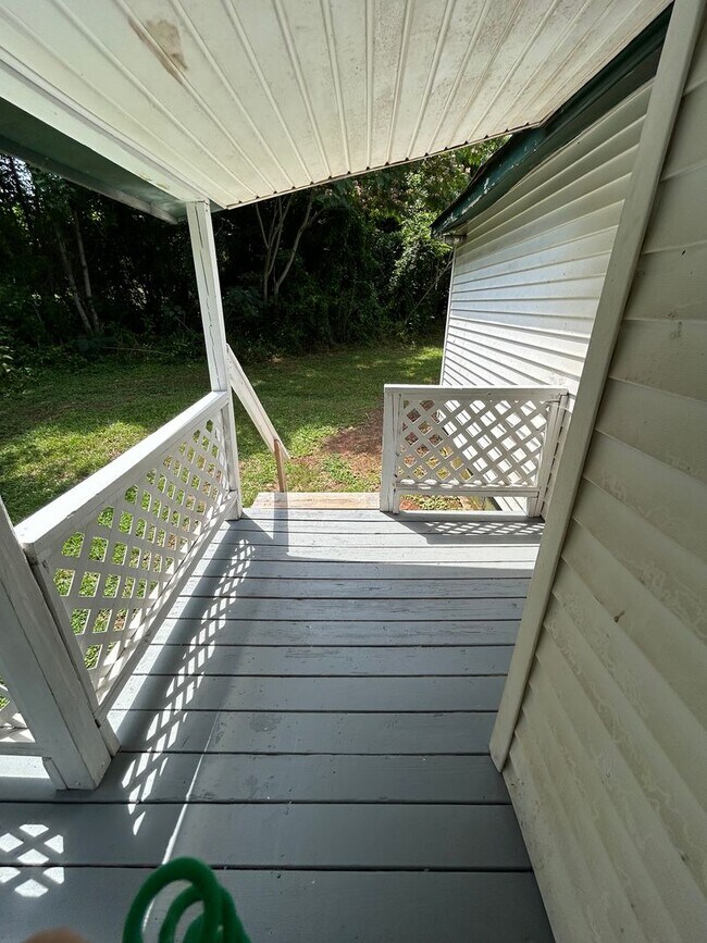 Foto del edificio - 1664 Corinth Rd