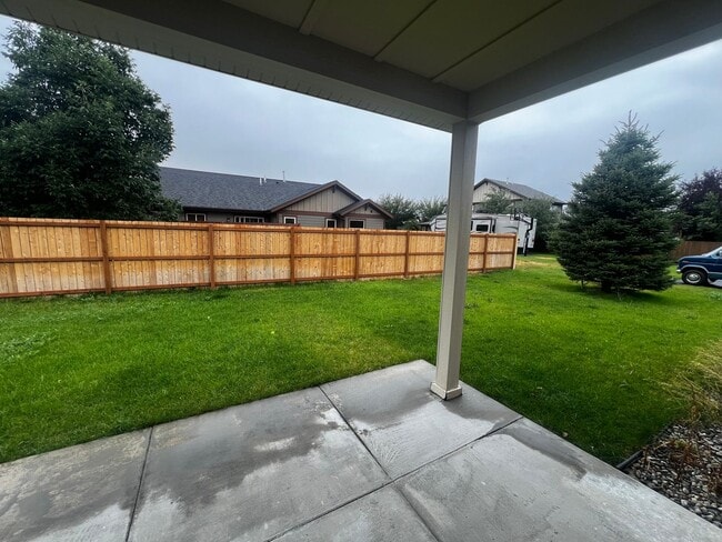 Building Photo - Available NOW! 4 Bedroom2.5 Single Family ...