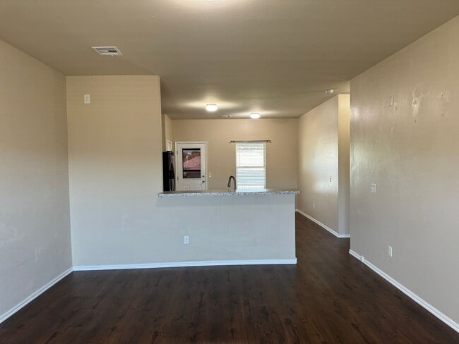 Building Photo - Huge 4 bed 2 1/2 bath house in Piedmont