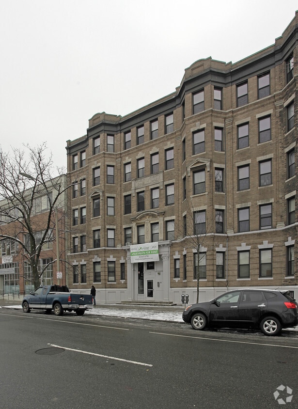 Building Photo - 1066 Commonwealth Ave