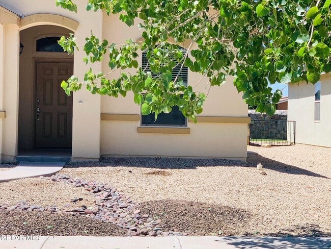 Building Photo - 3837 Loma Cristobal