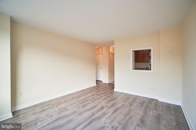 Building Photo - 1111 Arlington Blvd