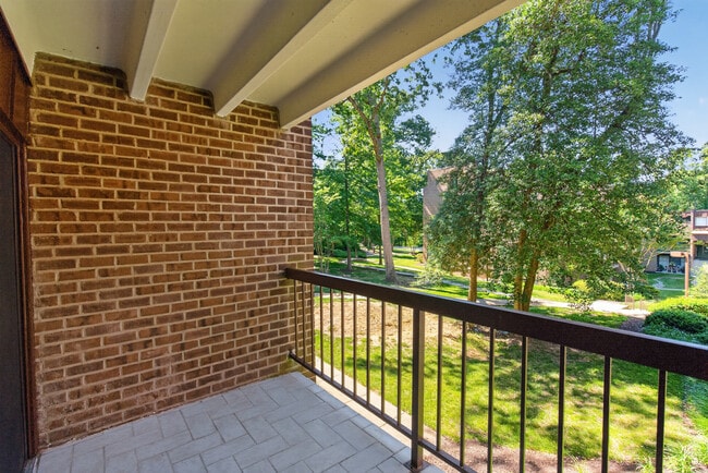 Building Photo - 11260 Chestnut Grove Sq