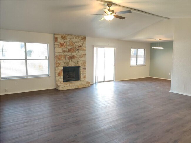 Foto del edificio - 3702 Hobbs Cove