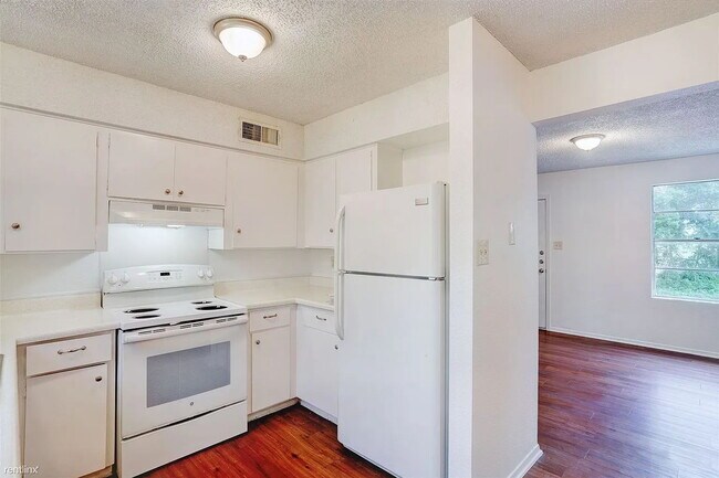 Foto del edificio - 714 Martindale Rd