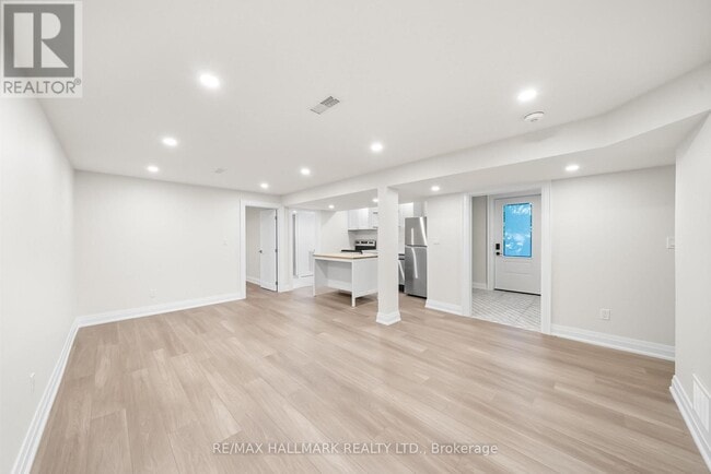 Building Photo - 304 East Ave
