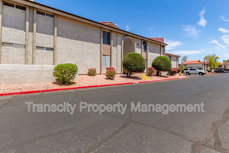 Foto principal - 10610 S 48th St