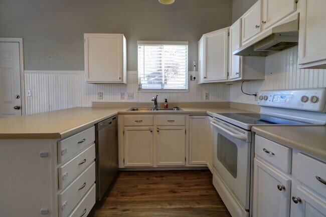 Foto del edificio - Pet Friendly Town home