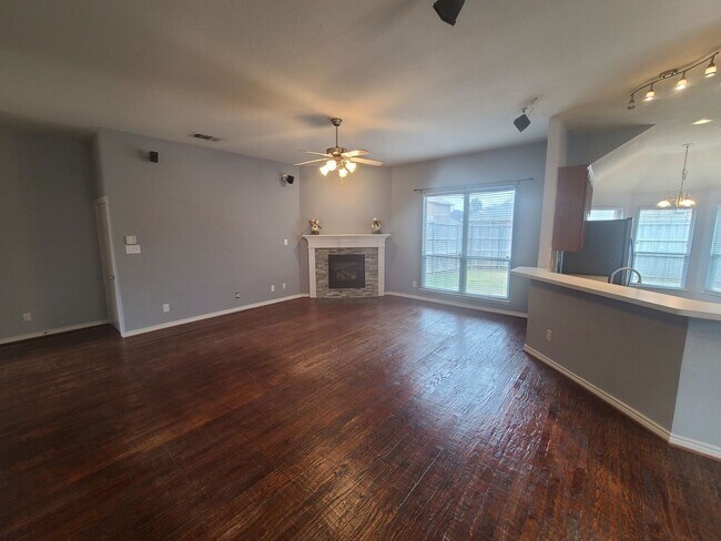 Foto del edificio - Rowlett Home in Great Location w/ Community Park, Pools, & Playground. Includes All Appliances!