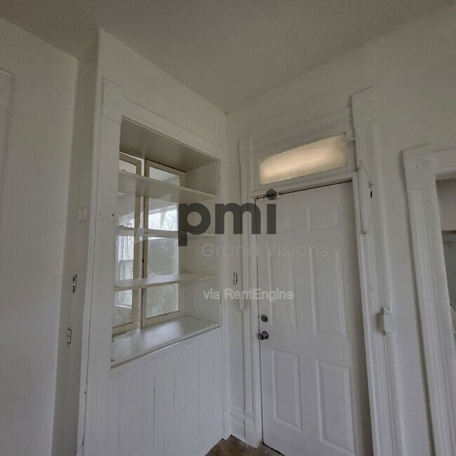 Foto del edificio - 895 W Leafland Ave