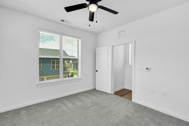 Building Photo - 1423B Forward Dr