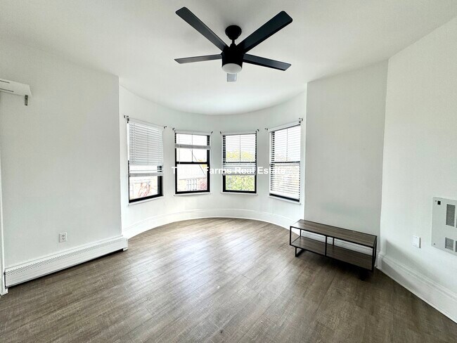 Building Photo - 1510 Tremont St