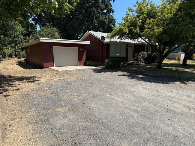 Building Photo - Updated 2-bedroom duplex in Thurston!
