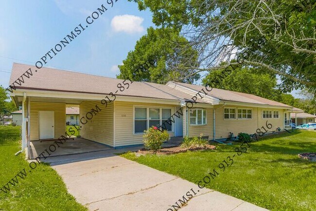 Foto del edificio - Available NOW!