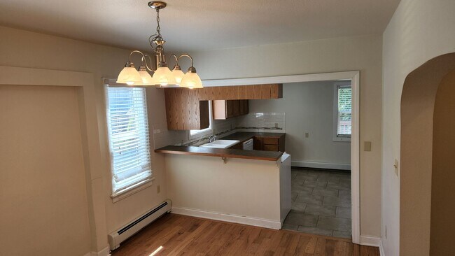 Foto del edificio - Move in Special! Large Beautiful South Hil...