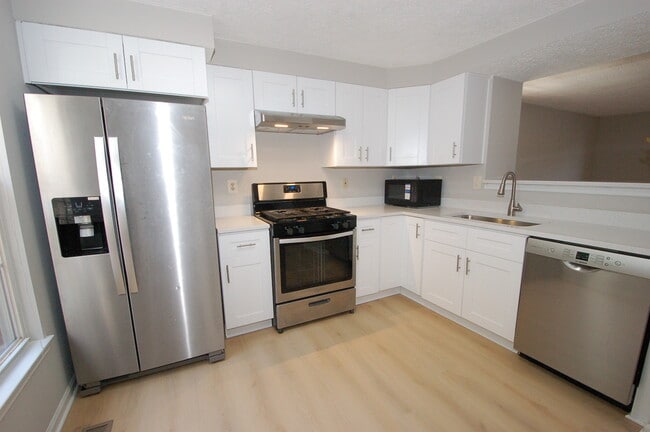 First floor kitchen -- 2 - 8916 Pembrook Woods