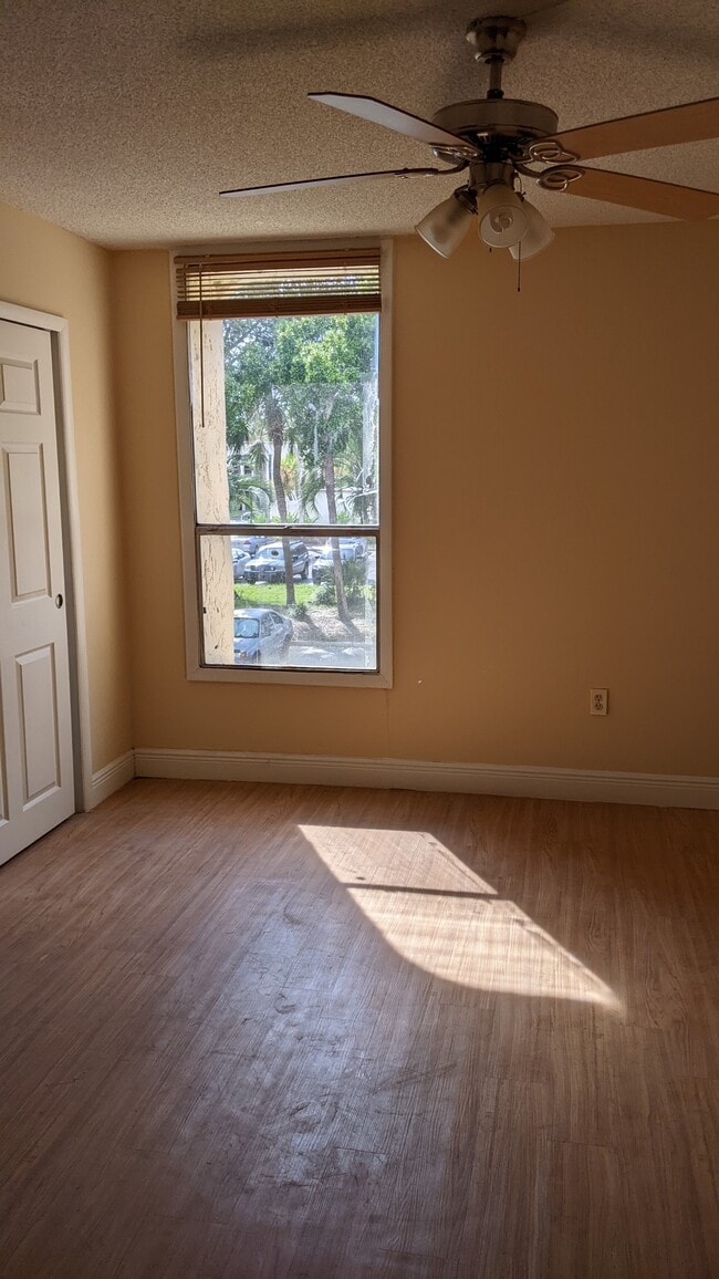 2nd Bedroom - 538 Orange Dr