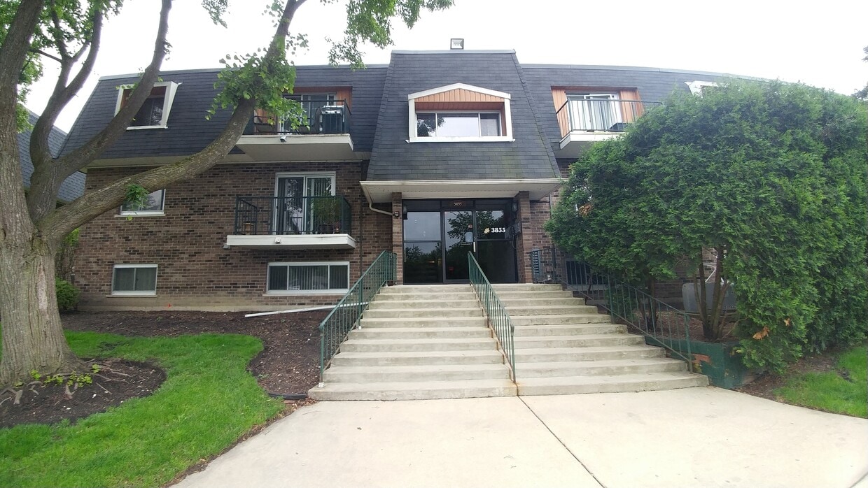 Primary Photo - 3855 N Parkway Dr